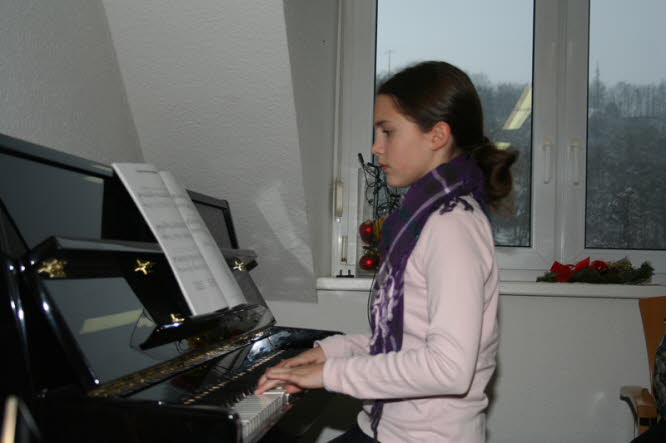 Marie-Schappert-am-Klavier-